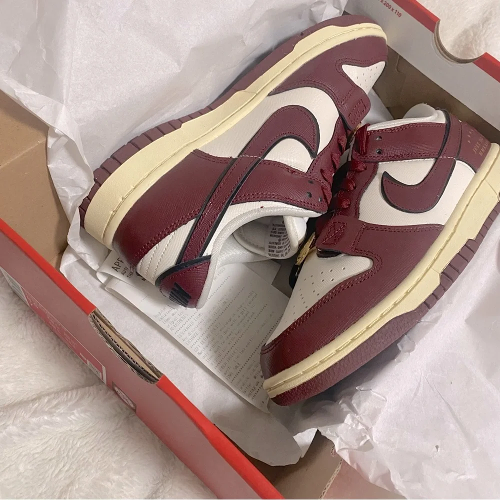 Nike Dunk Low SE- Sail Team Red. - Picture 2 of 9